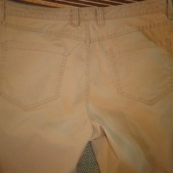 IZOD Saltwater Straight Fit Chino Pants 36W x 32L Khaki Zip/Button Closure - Picture 6 of 15